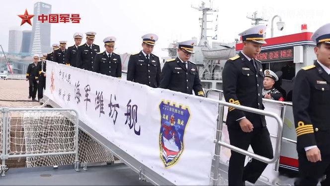 果然经商的军队没有战斗力越南海军士兵参观054A潍坊舰一个个弯腰驼背，耷拉个脑袋