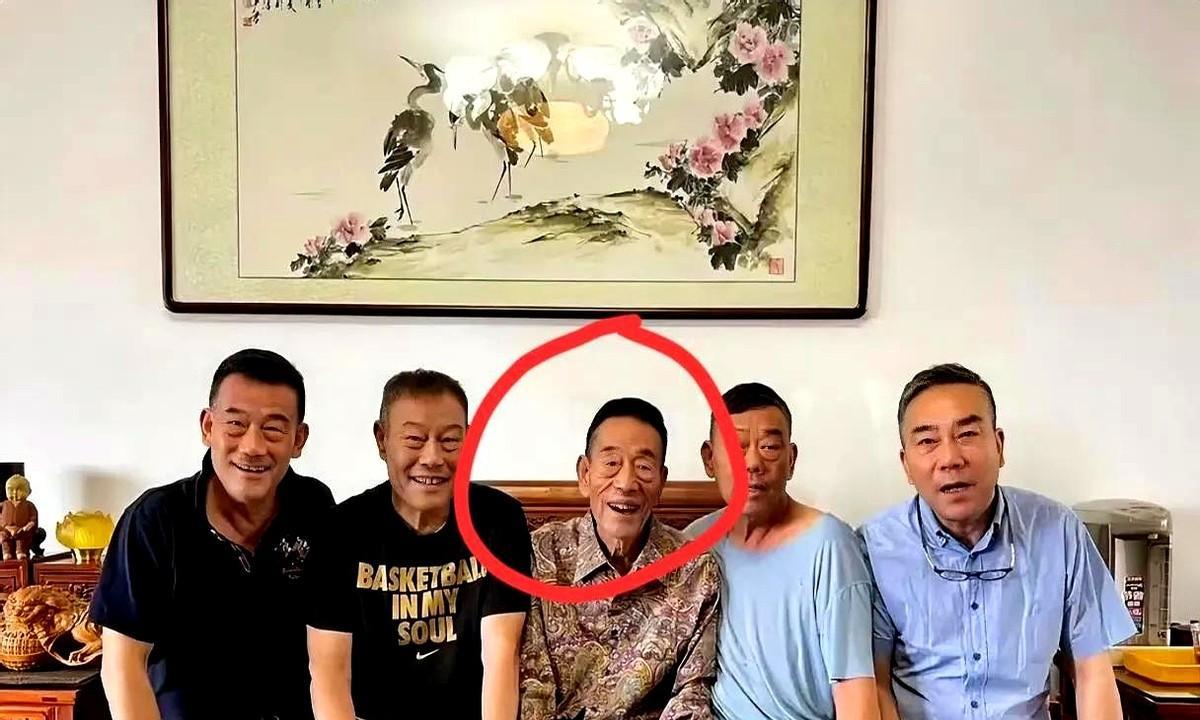 杨议住着4000平的豪宅，父亲杨少华不和他一起住，反而和经济不好的三哥杨伦住？