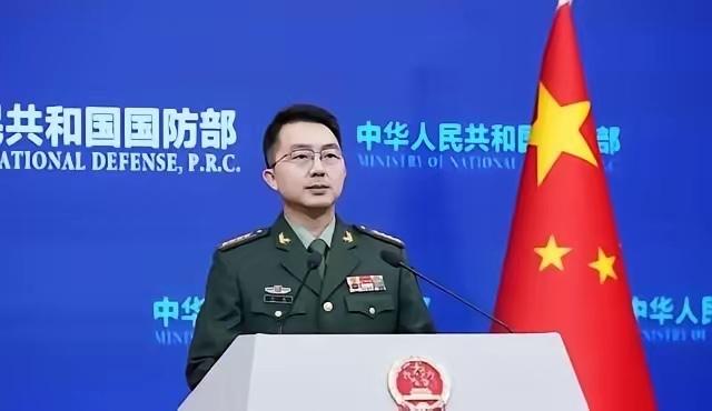 特朗普傻眼了！就在他出售武器装备给台湾，中国首次以“武力”威慑美国，中国公开表态