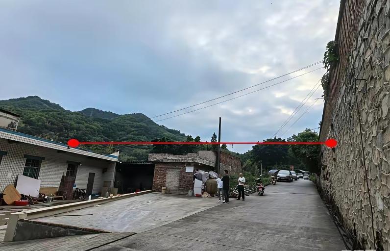 看到四川长宁县升学宴的雨棚这20多米宽的的跨度，让人不禁倒吸一口凉气，这样的跨度