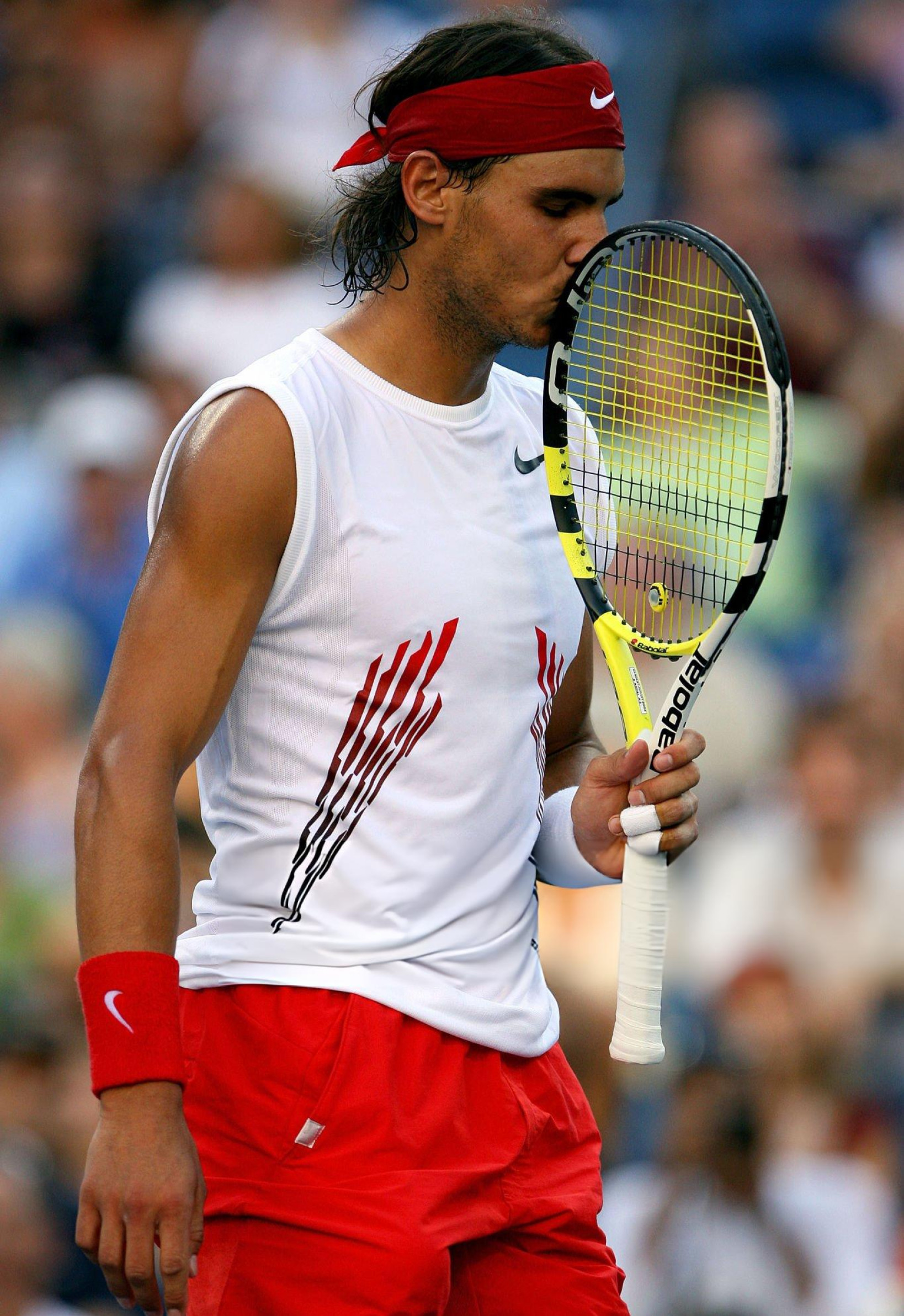 纳达尔：其实有时候是想摔拍的在纳达尔超过20年的职业生涯里，他从未摔过任何一把球