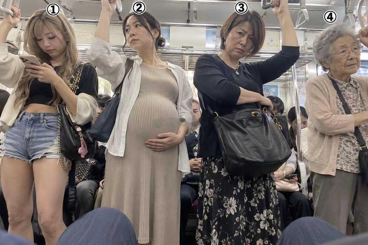 这种情况给谁让座合适