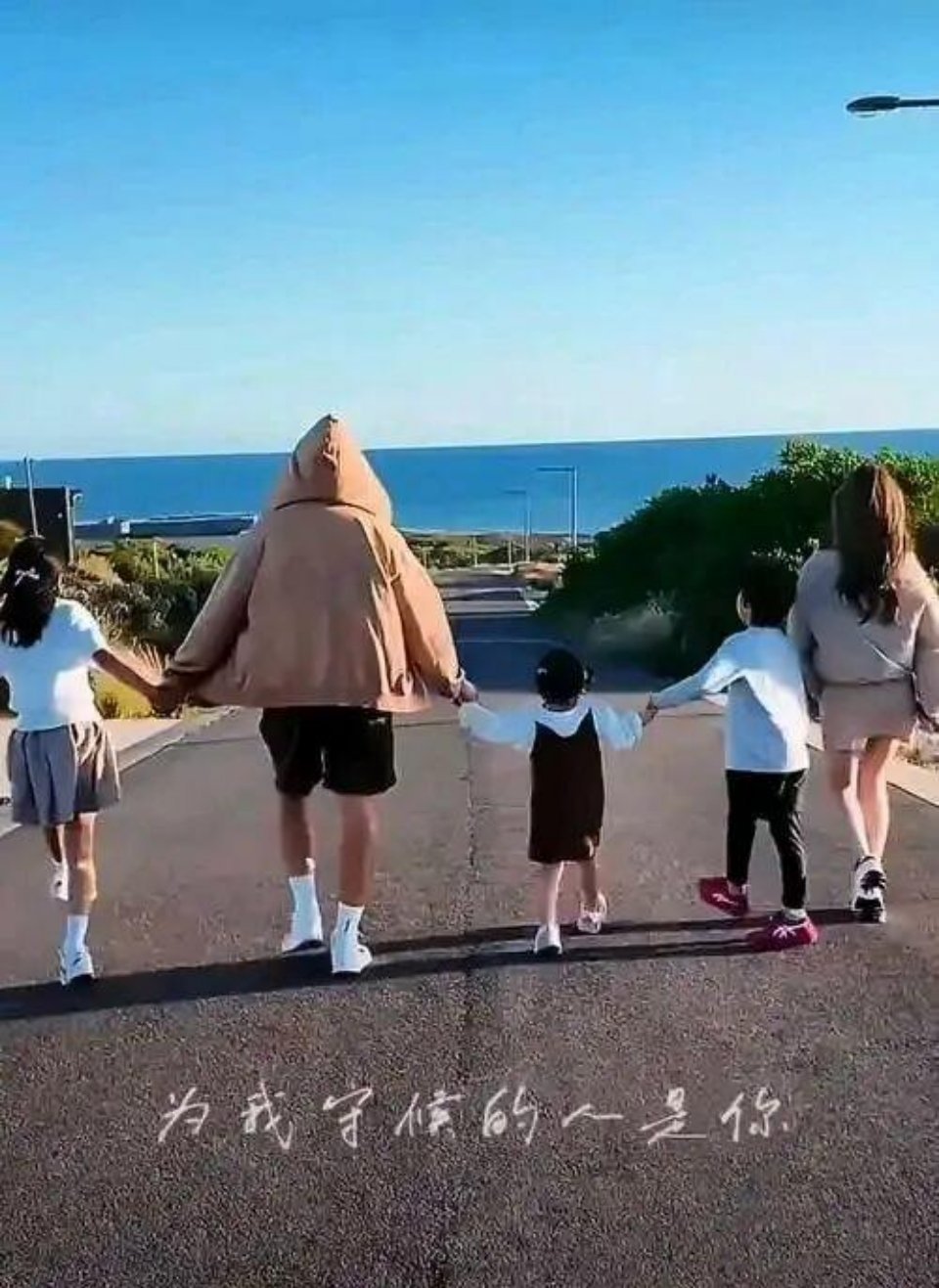 昆凌晒11岁大女儿生日现场，与周杰伦看完温网比赛立刻返程为女庆生