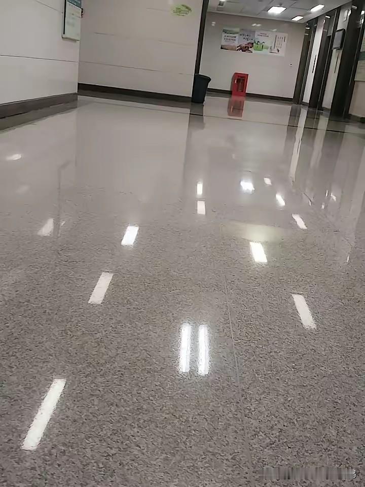 现在艾滋病病例在猛涨，大家要洁身自爱。前几天看了一个关于艾滋病的新闻，心里感触