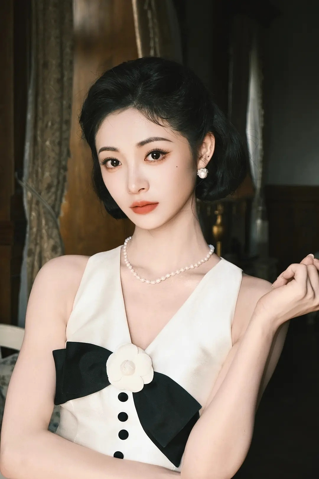 周洁琼在《四十七》里的几套造型服装，感觉如何？​​​