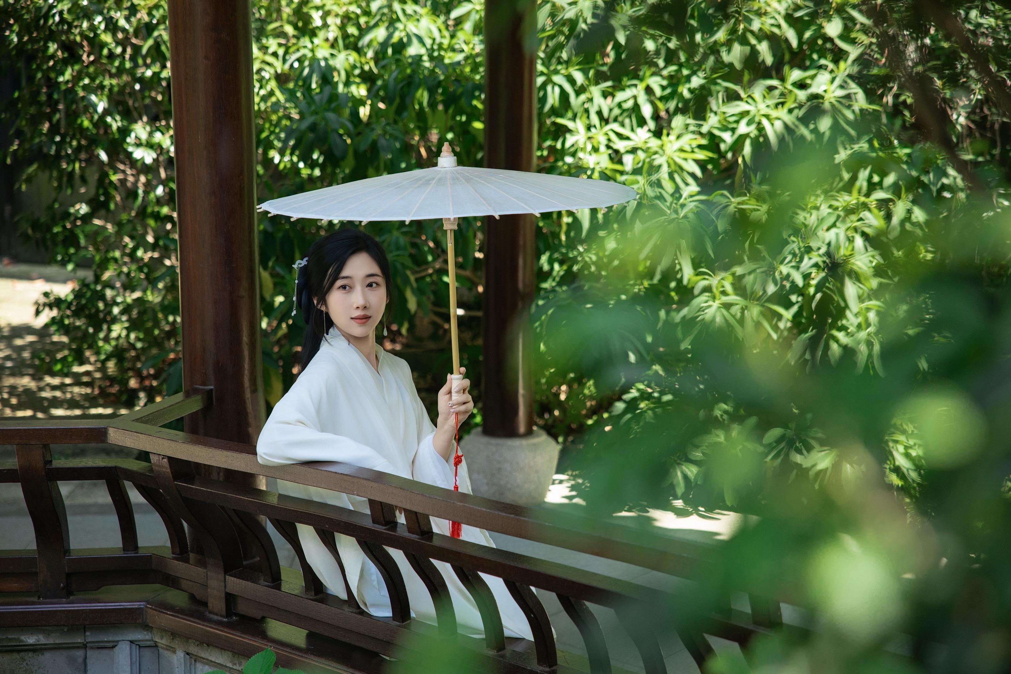 我见青山多妩媚 料青山见我应如是。