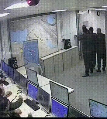 以色列的情报精确到秒，伊朗指挥部的门一打开，就被直接团灭！伊以冲突“12日战