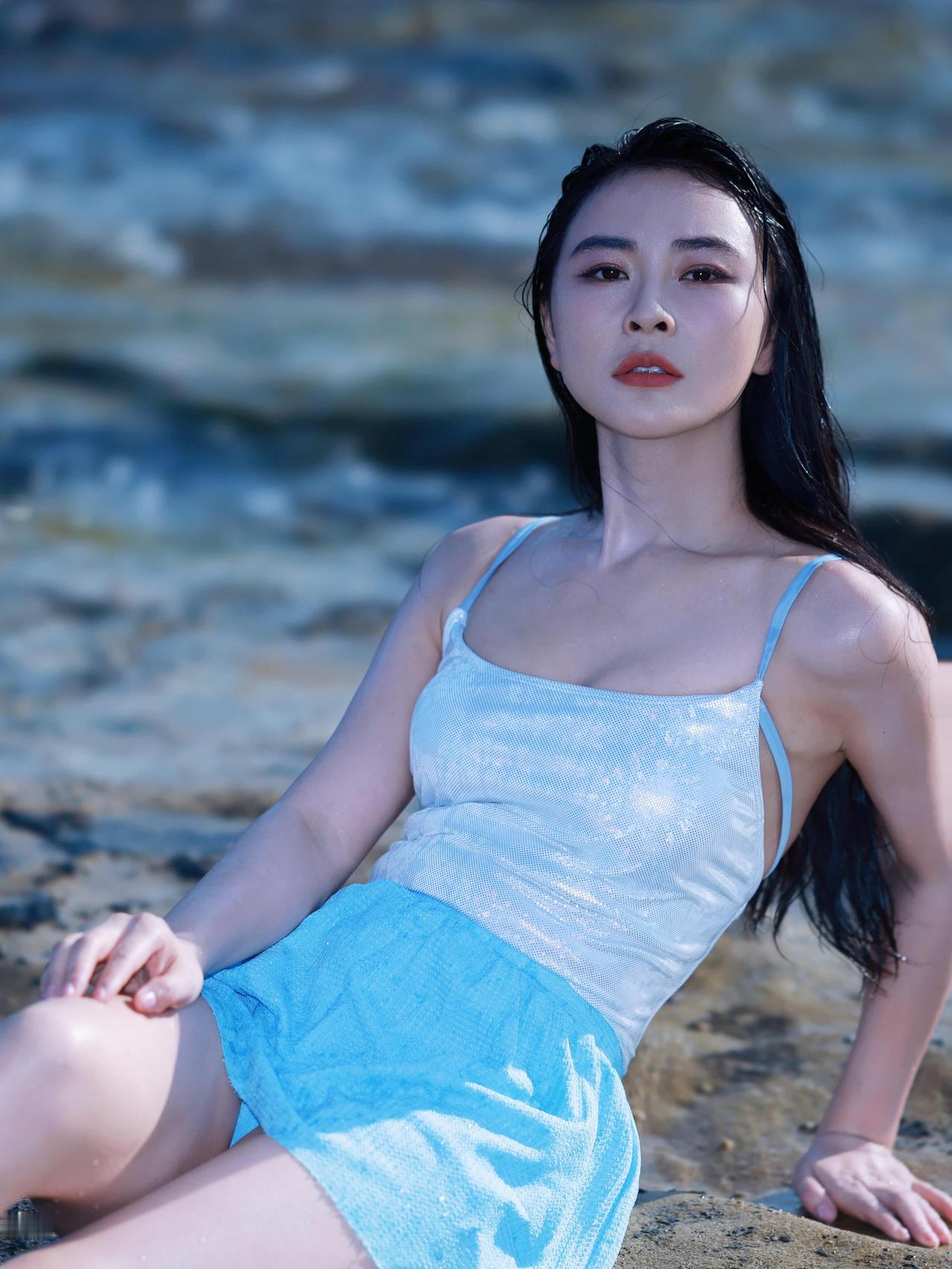 环球小姐冠军吴丹.海滩泳装.活力四射阳光.美女泳池比基尼