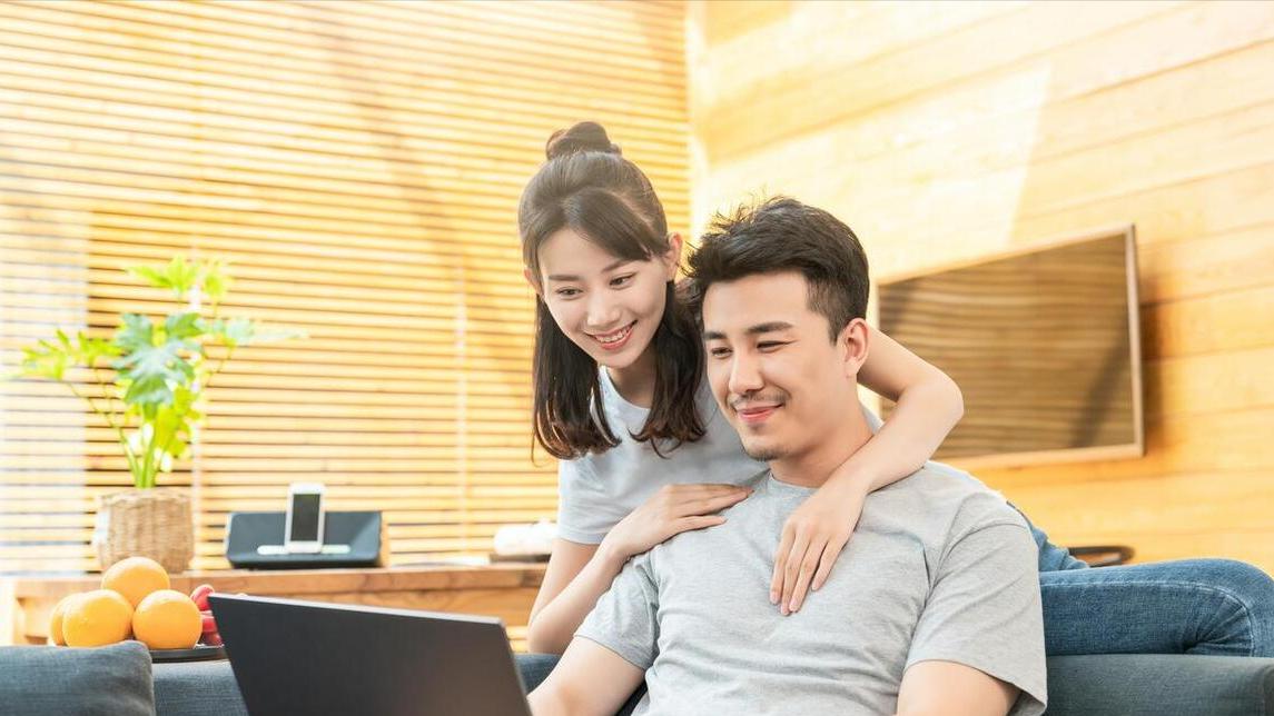 夫妻的“最佳年龄差”是几岁?相差这个数的夫妻,婚姻幸福指数很高