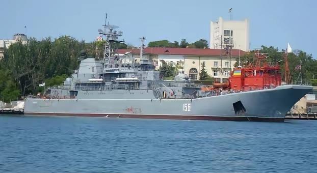 突发！俄罗斯3艘军舰被击中2026年4月17日，克里米亚的清晨并不平静。乌克