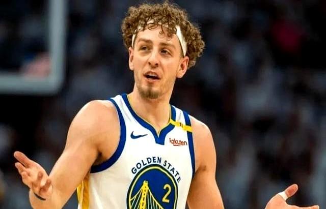 领先三节最后崩盘，这球输得太憋屈了！库里拼了老命砍下39分，眼看胜利在望，末