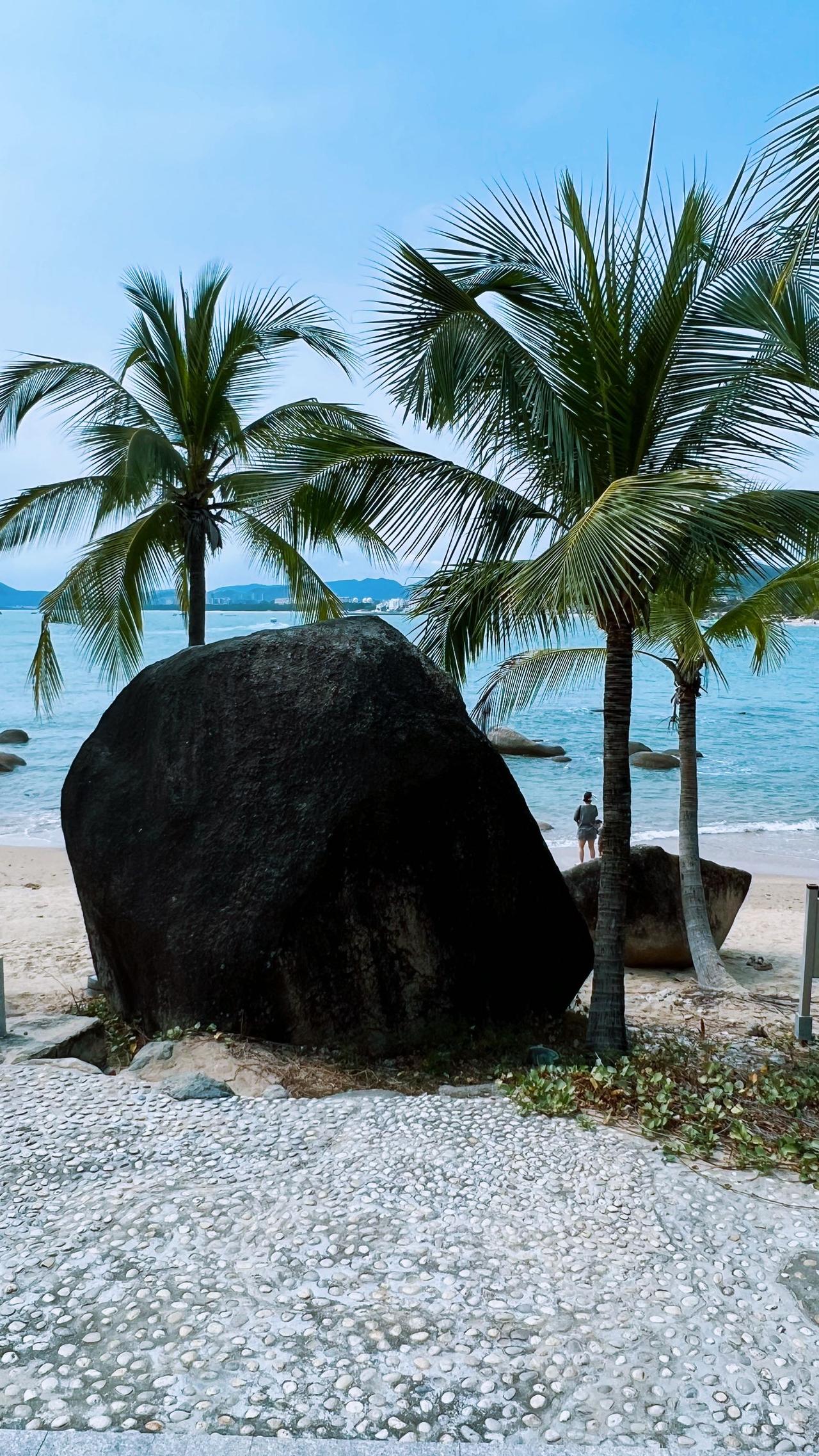 几次去三亚游玩，都有不一样的感受，三亚越来越让人喜欢和向往。天涯海角那可真是随手