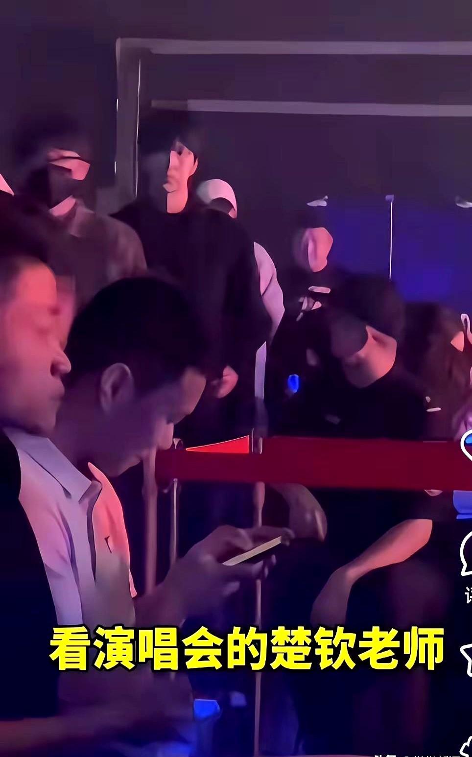 王楚钦深夜听歌被拍，真会影响巴黎吗？热搜第七、八千万人围观，只因为王楚钦带着