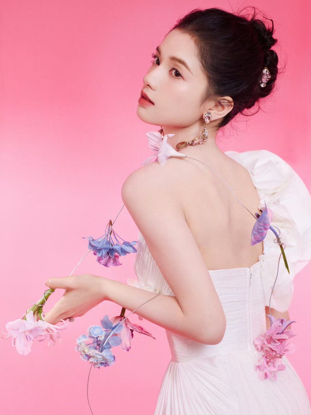 张婧仪白色单肩长裙张婧仪白色单肩裙绝对神女，太美太美了​​​