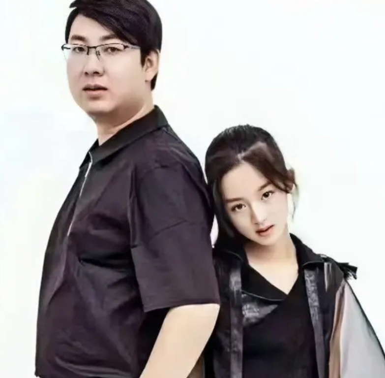 如果这世上真有后悔药，黄杨爸爸肯定第一个吃！不是因为女儿把他送出道了，也不是