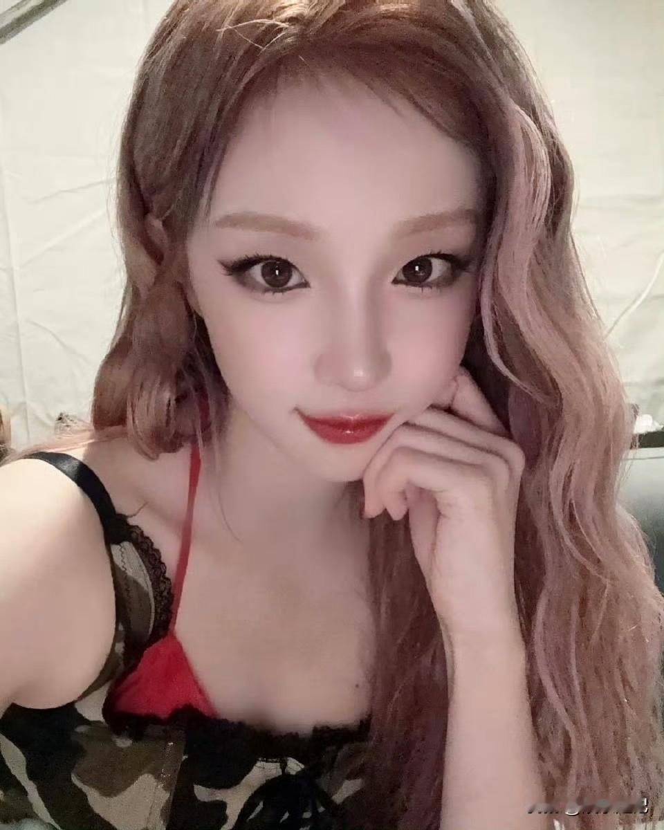 宋雨琦，我也想亲亲她的脸😘😘😘