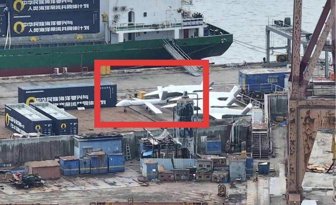 我仔细看了八遍，恍然大悟！中国已经把电磁弹射玩出了花！某码头，除了喷气隐身无