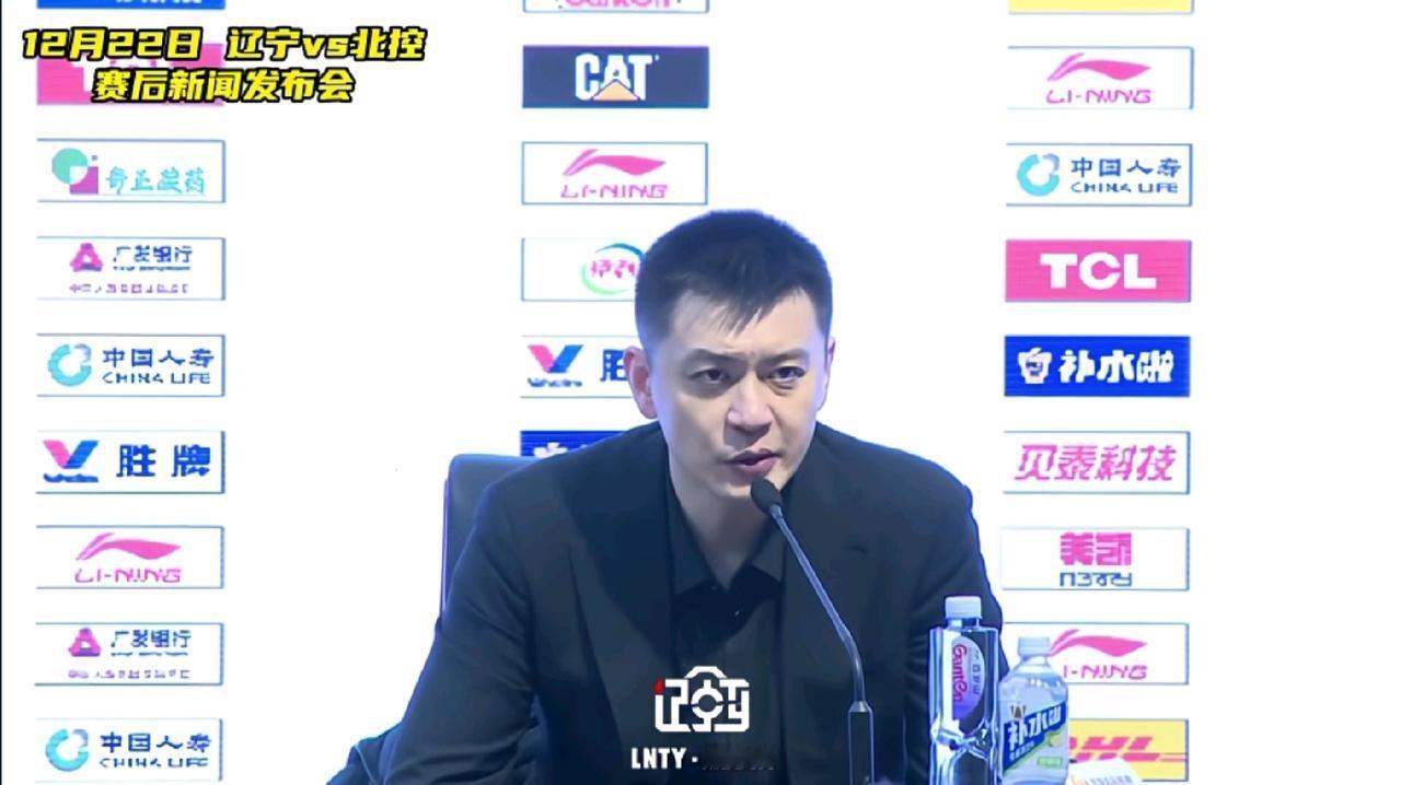 辽宁对阵北控赛后，杨鸣说了几句话，很清醒，也很温暖。第一句（谈球队）：攻防两