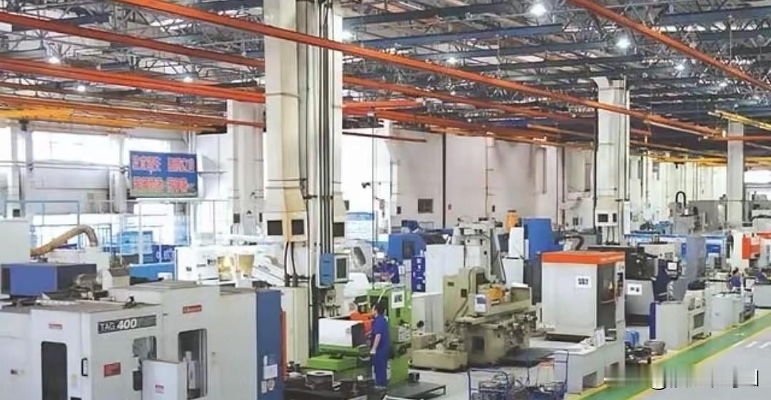 此前国产五轴联动市占率不足10%，德日品牌垄断市场，企业缺订单缺资金，核心部件进