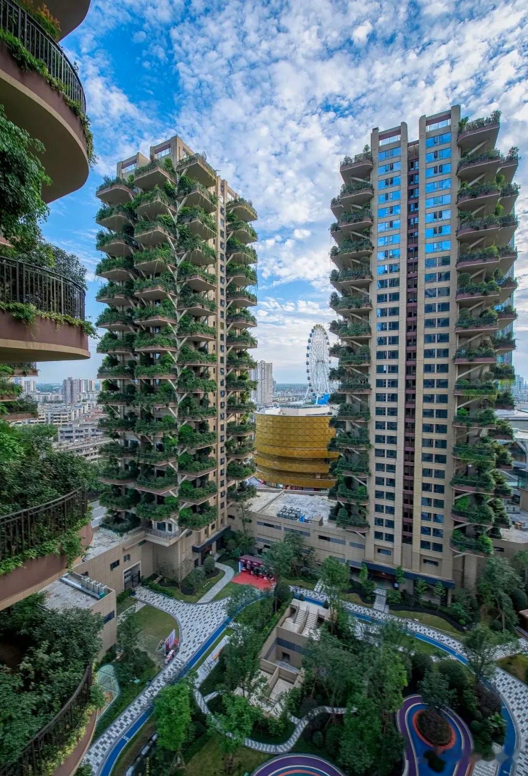 兰州的四代住宅，最鲜明的特色据一个同行说是露天大露台，会不会一场沙尘暴，美丽瞬间
