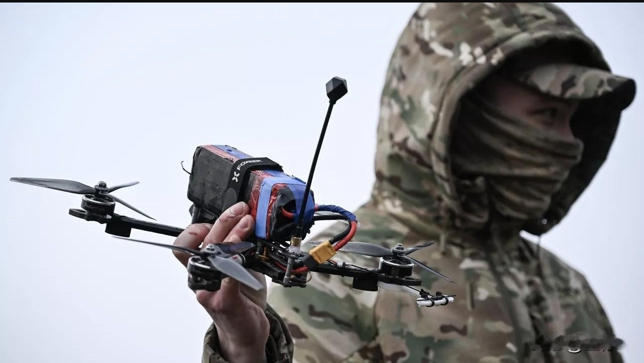 俄新社1月25日消息，俄罗斯国防部相关作战动态显示，在扎波罗热州奥列霍夫地区，俄