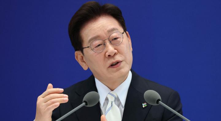 韩国拒绝日本！2026年6月8日，韩国总统李在明在就职一周年记者会上，直接给热