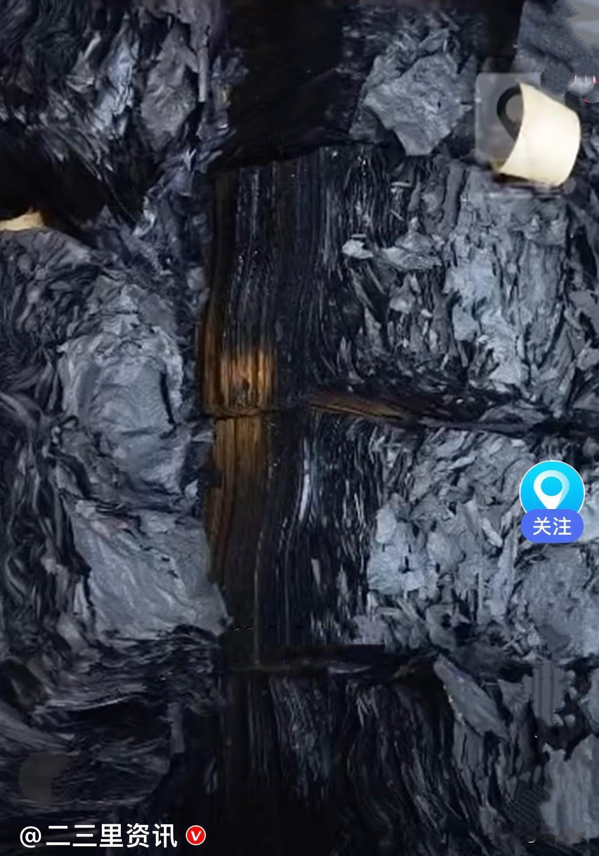 近日，山东一对失独老两口，家里电线老化突发大火，最让人心疼的是：老两口一辈子省吃