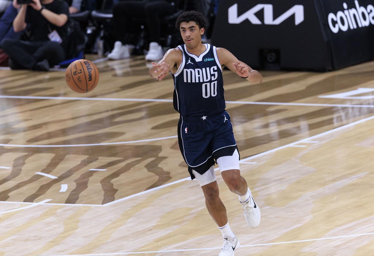 独行侠这算盘，打得我在达拉斯都听见了。安东尼-戴维斯的顶薪续约，悬了。管理层