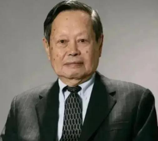 🌚“如果不建的话，我们还得再等三十年！”2012年，杨振宁不顾舆论的压力，