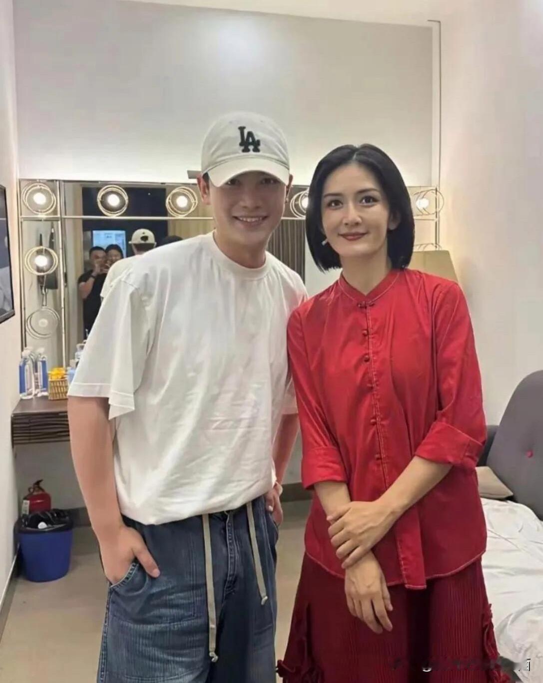 女神最终也迈入了中年的行列，看起来没有原来年轻了。谁也逃不掉岁月的洗礼，包括明星