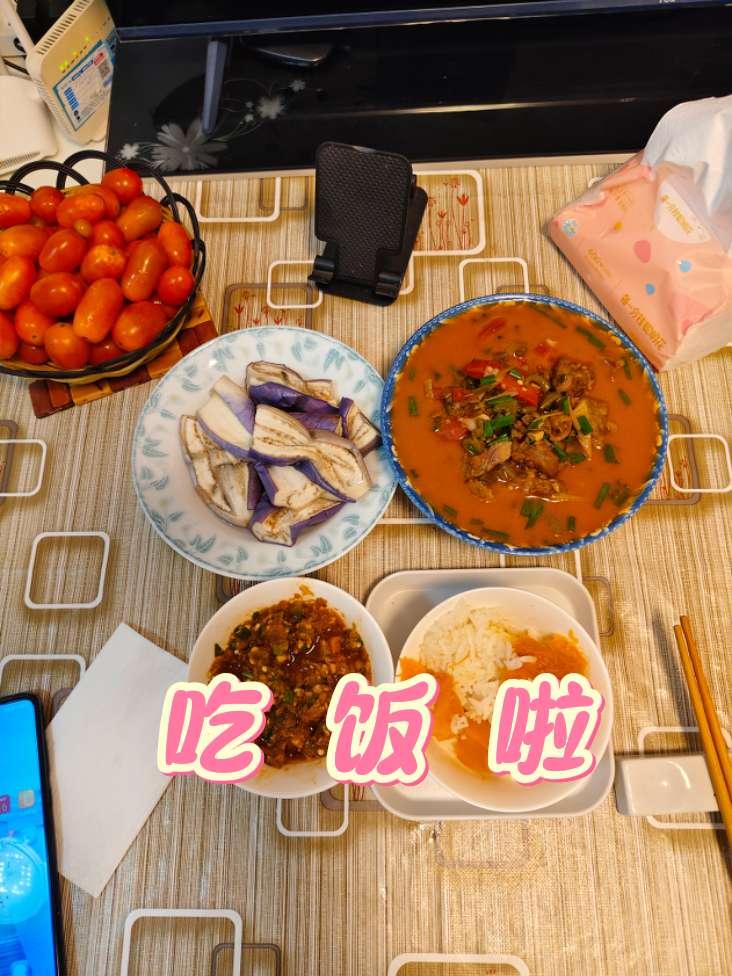 普通百姓的生活，因为热爱，才有了浓浓的烟火气今日午饭，做的想吃的南瓜白米饭，蒸