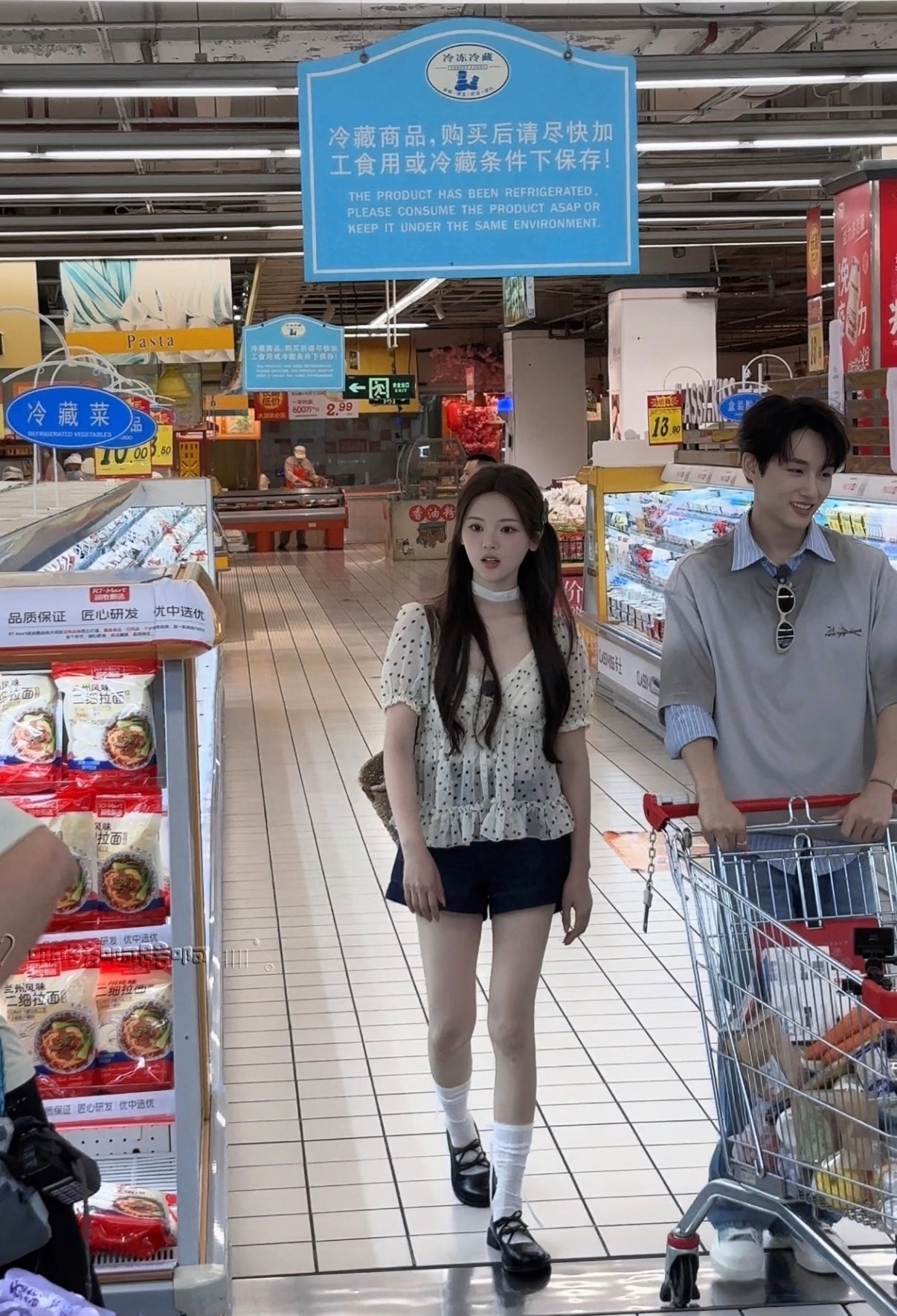 杨超越路人视角怎么这么好看啊一眼看出路人和明星的区别