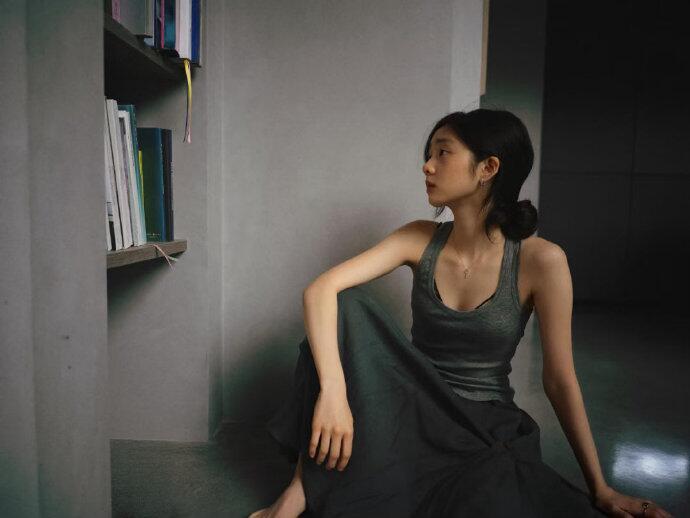 黄多多文艺女主黄多多文艺女主顶配谁能不爱黄多多这张文艺故事脸，优越身材比例配上松