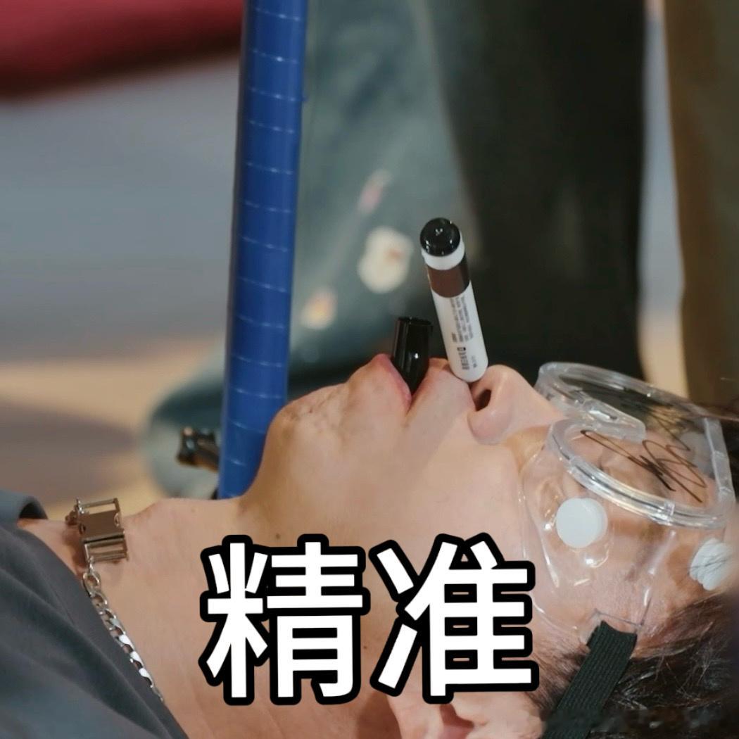 邓超签名笔插宋家腾鼻孔哈哈哈哈哈回看整个过程能发现纯属巧合，这样意想不到的画面，