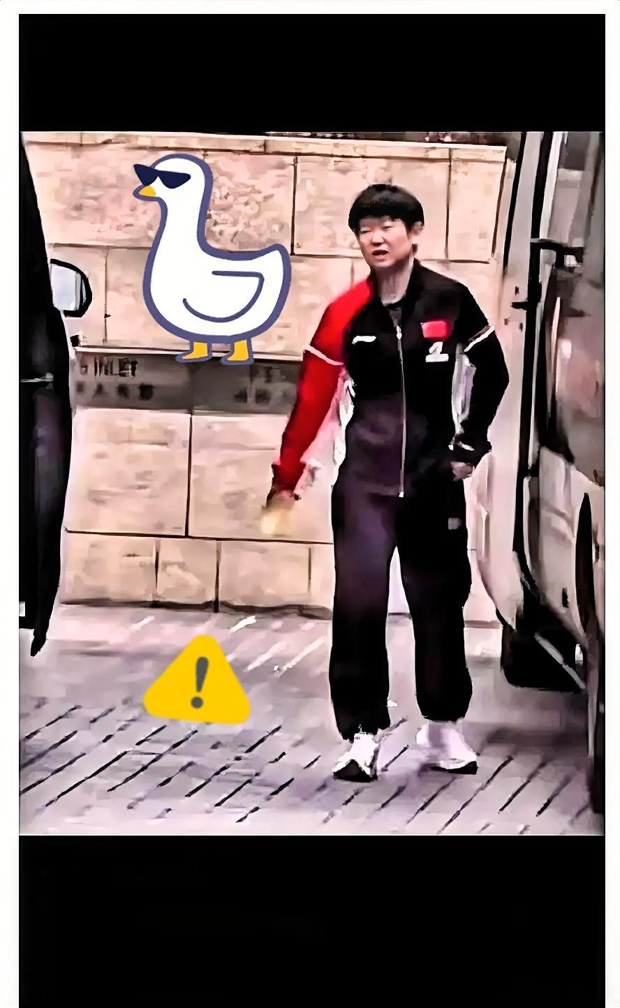 看着莎莎那个强忍痛苦的表情，我是真坐不住了。这哪里是退赛那么简单的事儿？