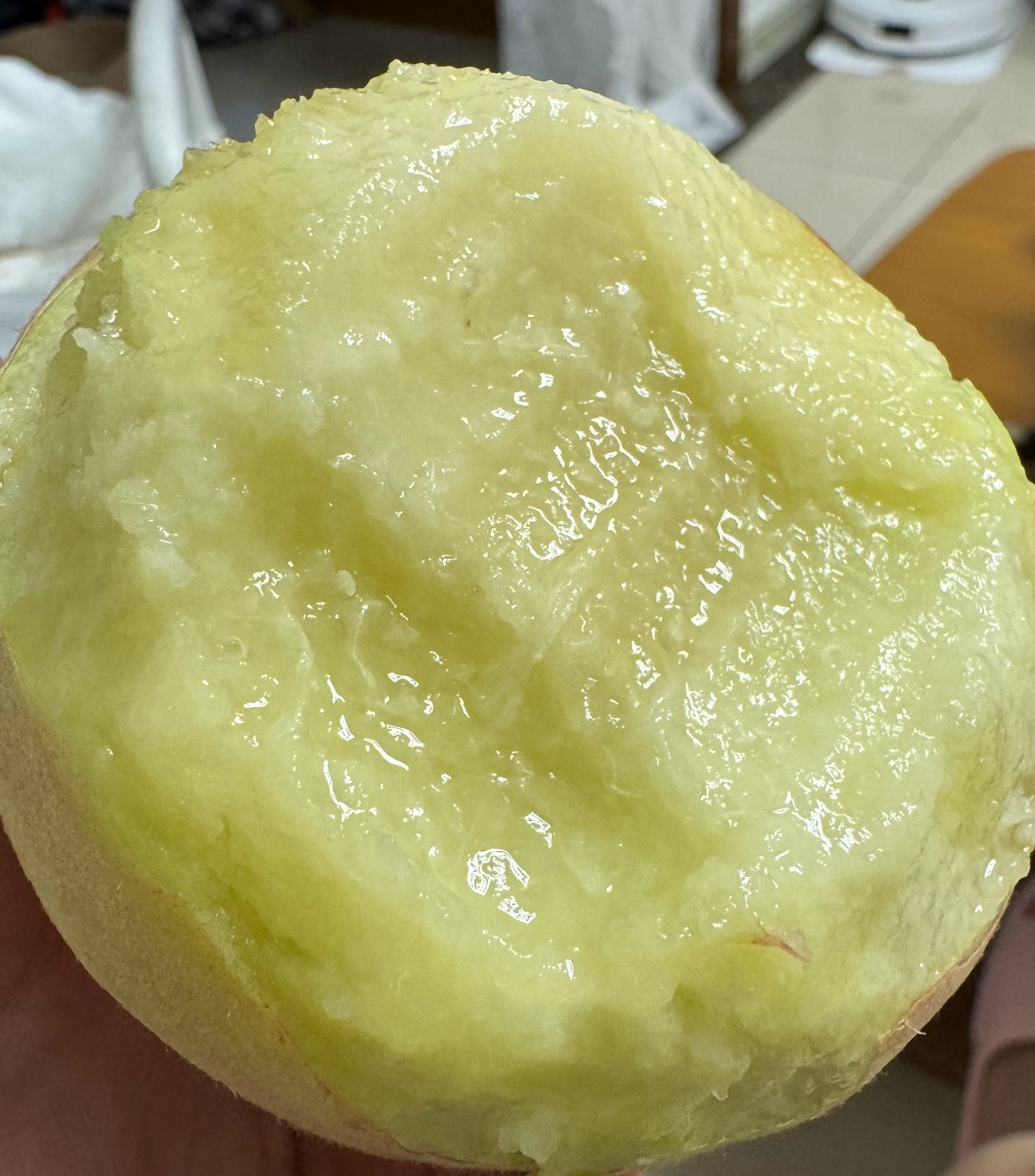边吃边滴水龙泉水蜜桃嘎嘎好吃​​​