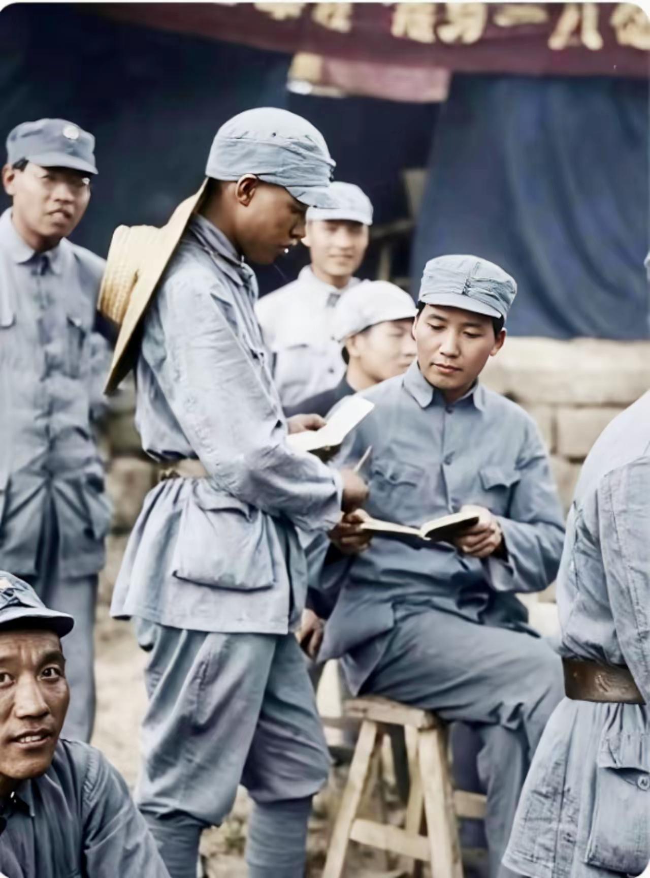 这张照片里的毛主席，帅得让人移不开眼就是这张照片，每次看到，我都忍不住多看几