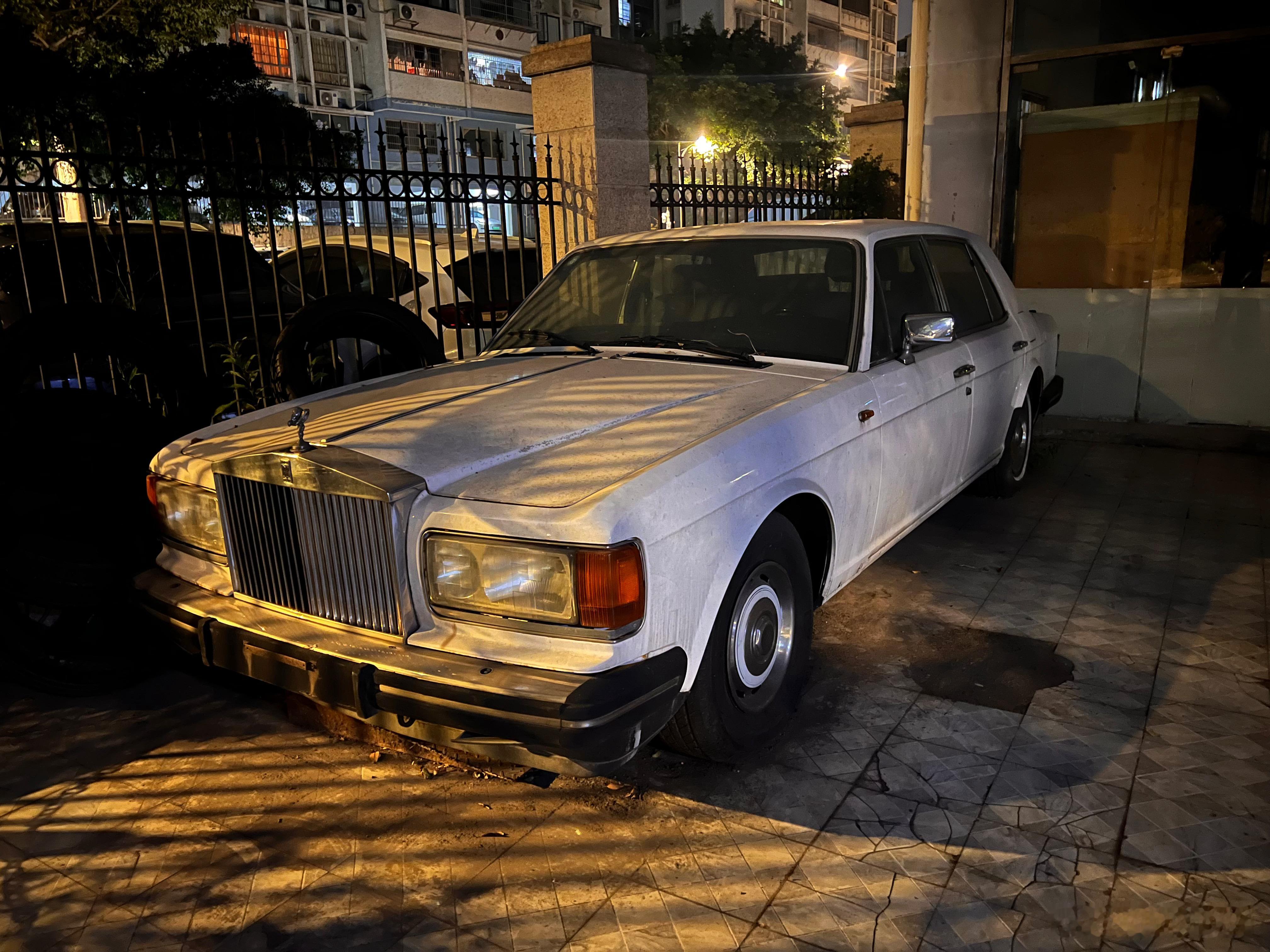 一点昨晚遛弯的瞎拍……广州的确有意思……广州