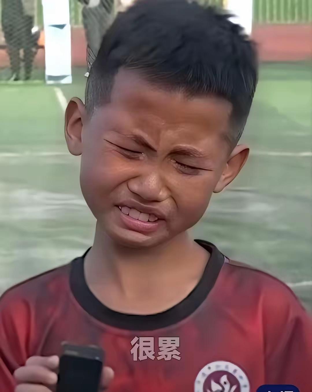 张重接受采访这一段，直接把人看破防了，不仅大家看了心疼，更心疼他的，应该是在电视
