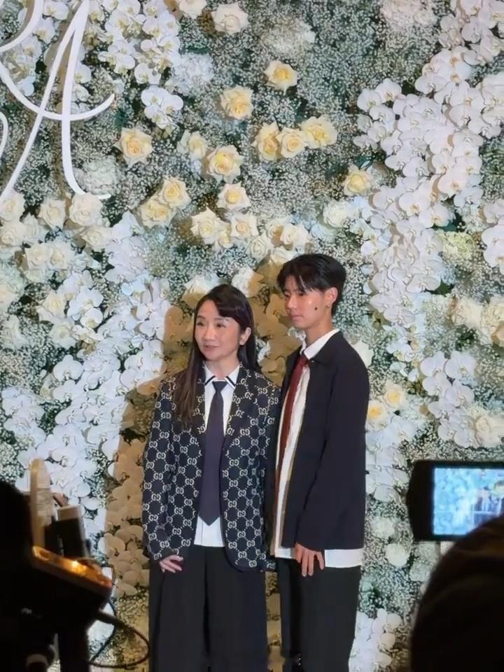 这是陶晶莹的女儿陶晶莹女儿被误认成儿子这是陶晶莹的女儿，不是儿子，因中性打扮被