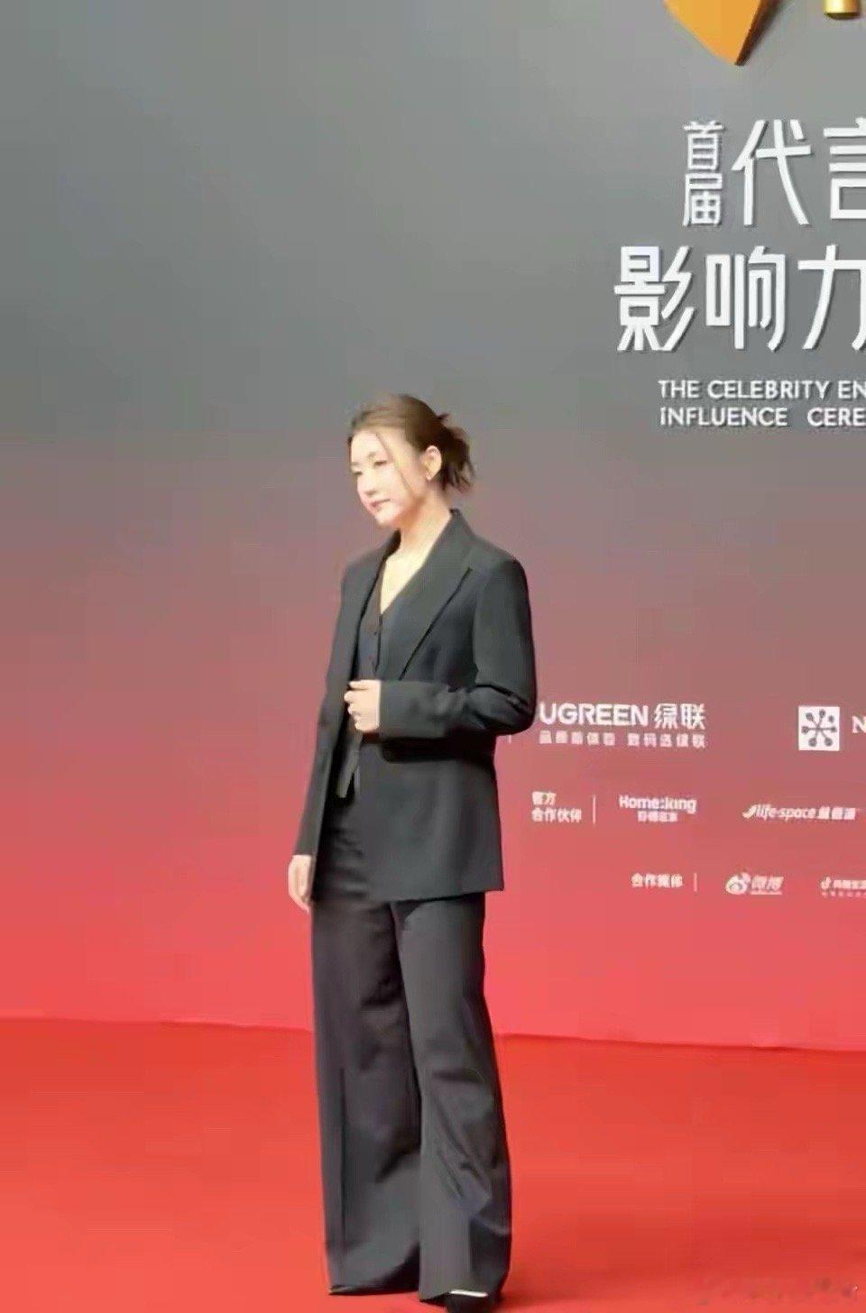 一觉醒来，邓亚萍沉默了，王楠也沉默了，原来陈梦不仅是乒乓球的顶尖选手，也是红毯秀