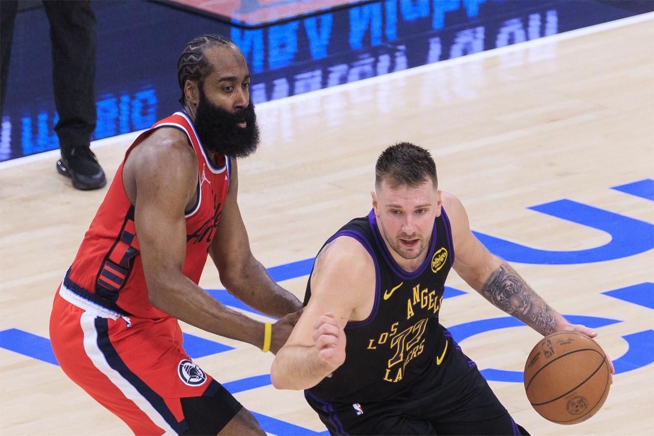 湖人今天输得底裤都不剩了，但最讽刺的还不是比分。赛后看到快船随队记者LawMu