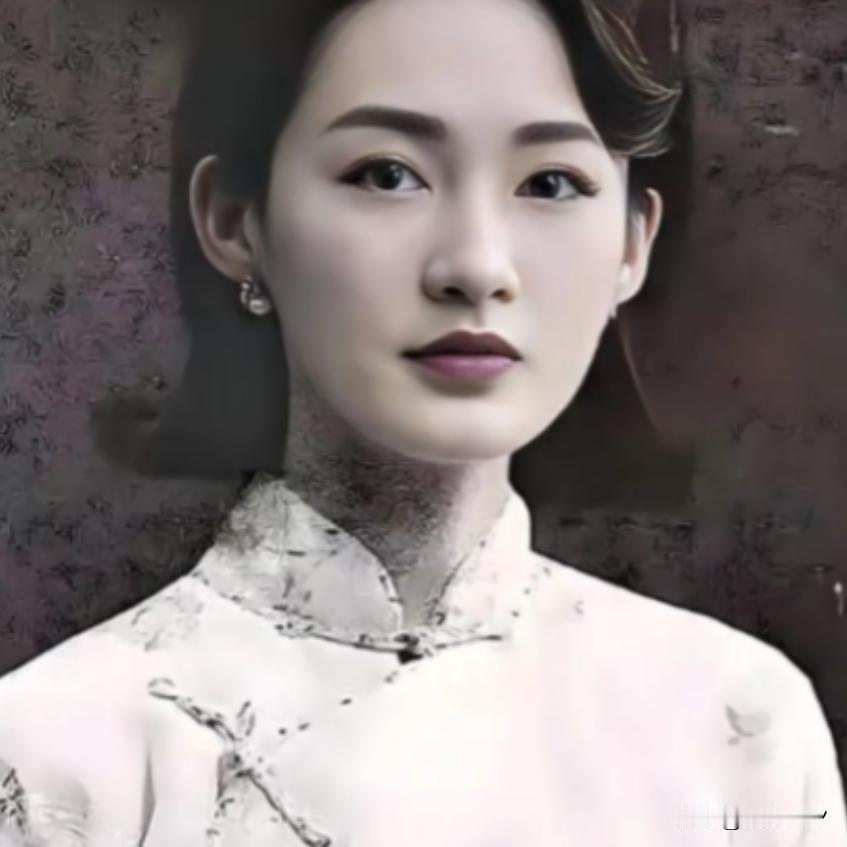 1919年，军官陈济棠看上了戏子莫秀英，得知她身上有两处特别，认为她旺夫益子，赶