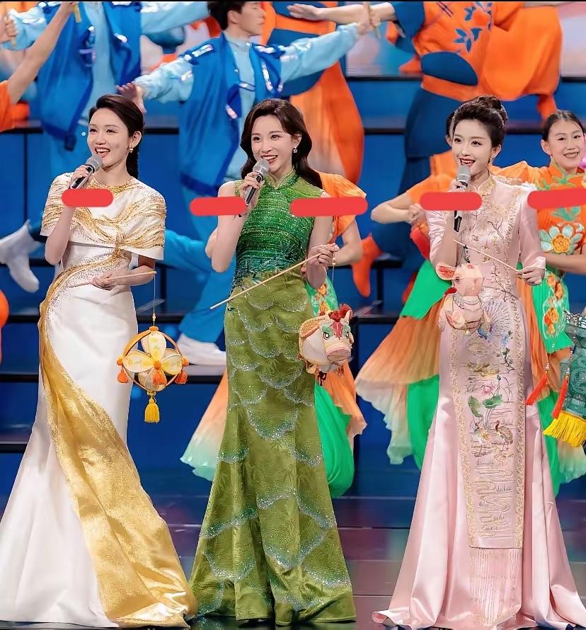 多看了几眼，突然发现，刘心悦哪都好，就是有一个问题，她太“小”了，不仅是脸嫩，像