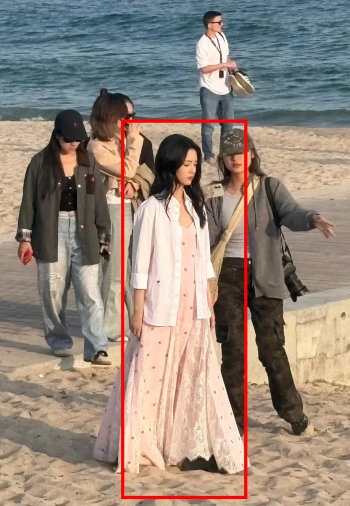 我的老天奶!路人视角的周也长这样？