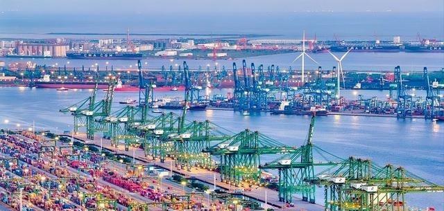 西方又睡不着了印度答应中国了。当地时间6月22日，王毅在新德里会见了印度国家安全