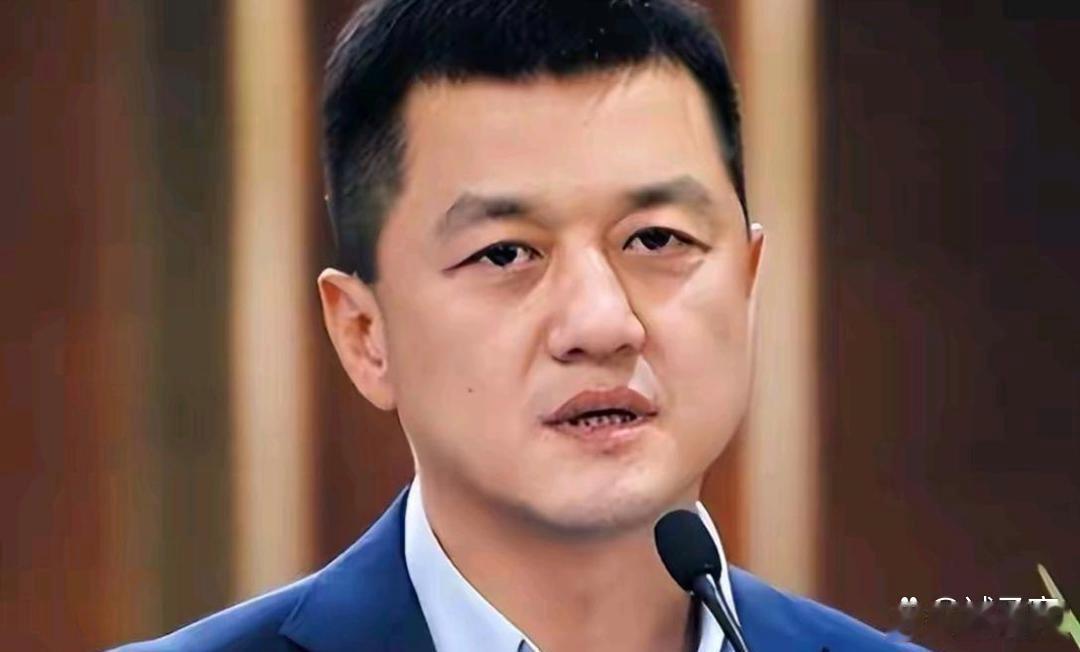 李亚鹏的硬笔书法惊艳众人，钢笔字写得十分出彩。