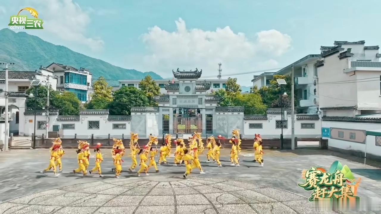 来绩溪过个地道徽州端午一粽一味皆是乡情，一景一俗尽显徽州。来这里过节，仪式感拉满