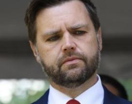 万斯曾暗示中国，如果不接受关税，就考虑战争，话音未落，中国学者高志凯就在国际辩论