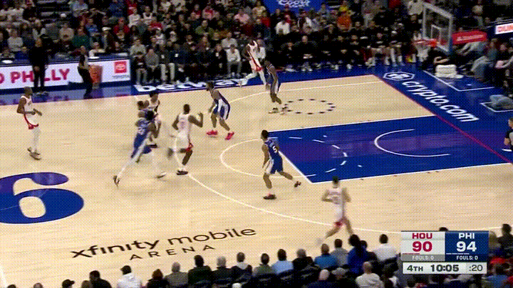 火箭超级新星谢波德真是太猖狂霸气了！在今天火箭客场挑战76人的比赛中，当时比赛进